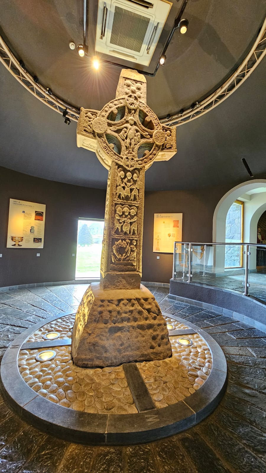 Mosteiro de Clonmacnoise 2 5d085ed7 7d80 47c2 b546 7362a2c32dfc