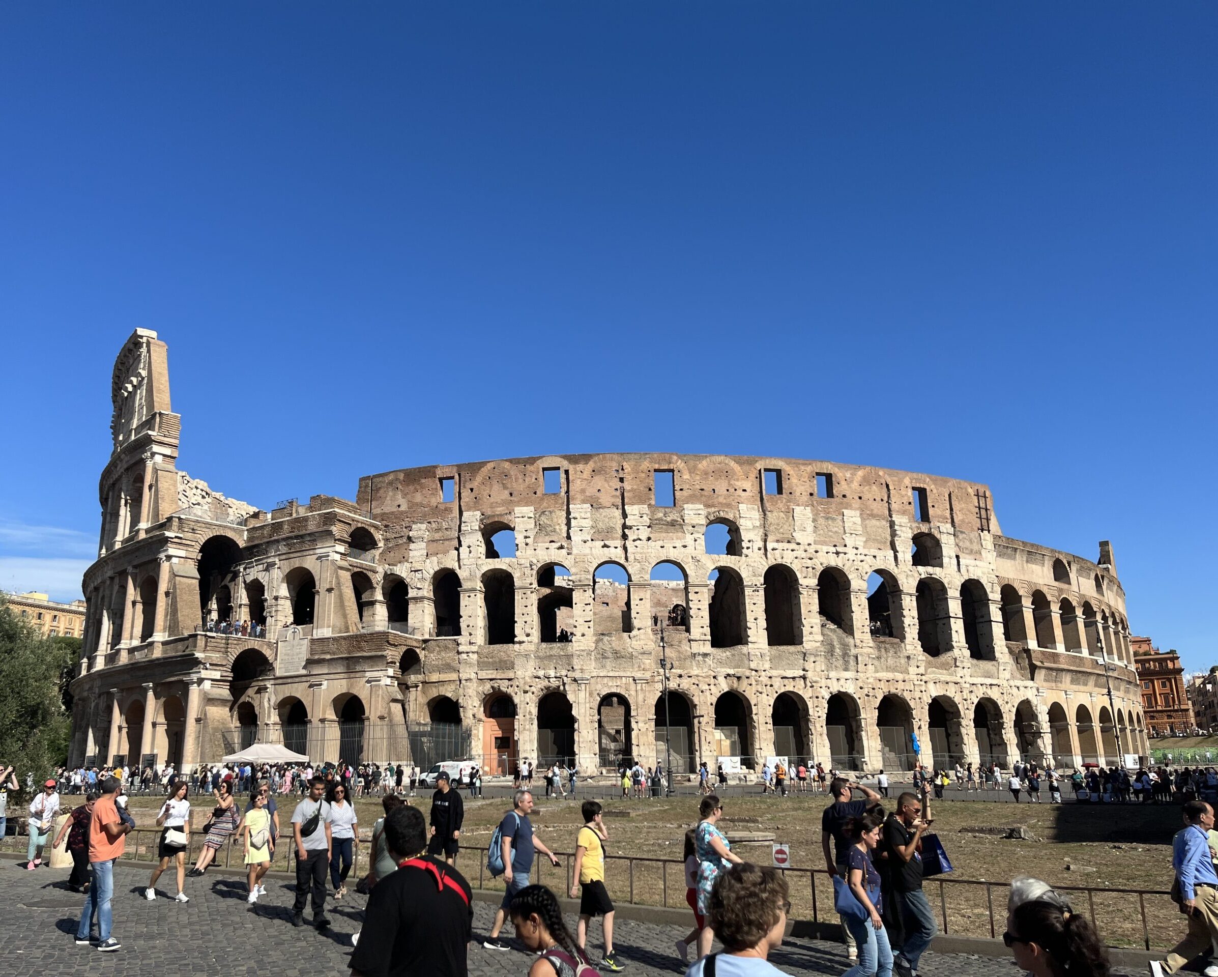 Minha experiência incrível ao visitar o Coliseu de Roma: Um verdadeiro mergulho na história 1 IMG 6987 scaled e1752758849190