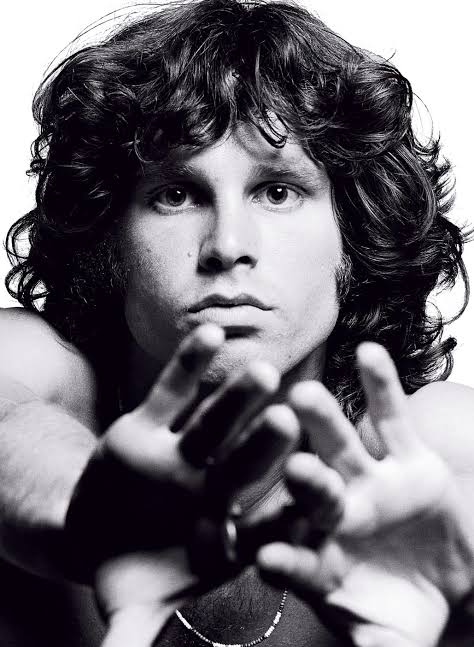 Père-Lachaise: O cemitério mais famoso de Paris – Curiosidades e túmulos mais visitados 2 jim morrison