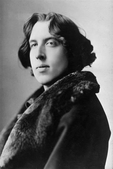 Père-Lachaise: O cemitério mais famoso de Paris – Curiosidades e túmulos mais visitados 3 oscar wilde