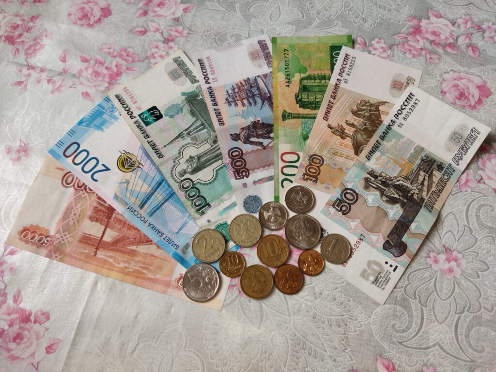Qual a moeda usada no país? Descubra as moedas em circulação e as que já saíram de cena, e evite golpes 5 rublo russo
