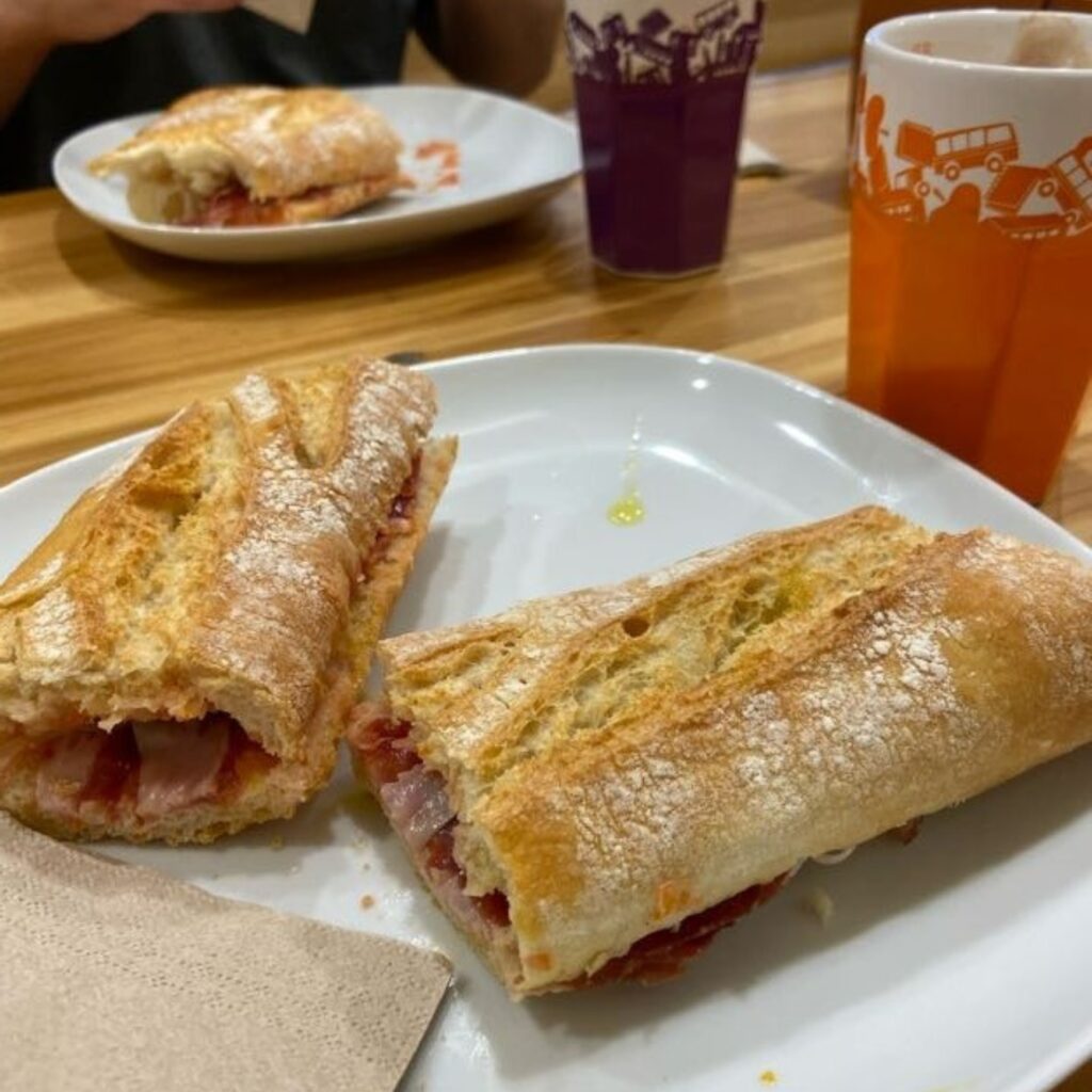 Minha experiência de intercâmbio em Barcelona: Como é estudar, morar e viver na cidade. 4 Design sem nome 68