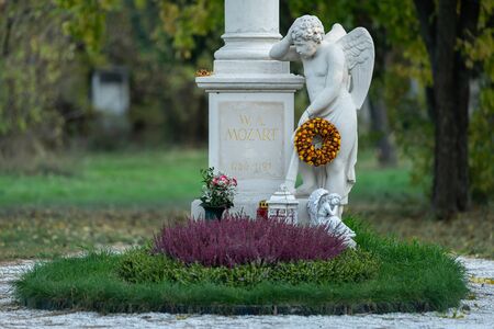 Turismo de cemitérios: por que cada vez mais viajantes incluem necrópoles históricas no roteiro 2 132956601 the gravestone of wolfgang amadeus mozart in st marx cemetery vienna austria this is the