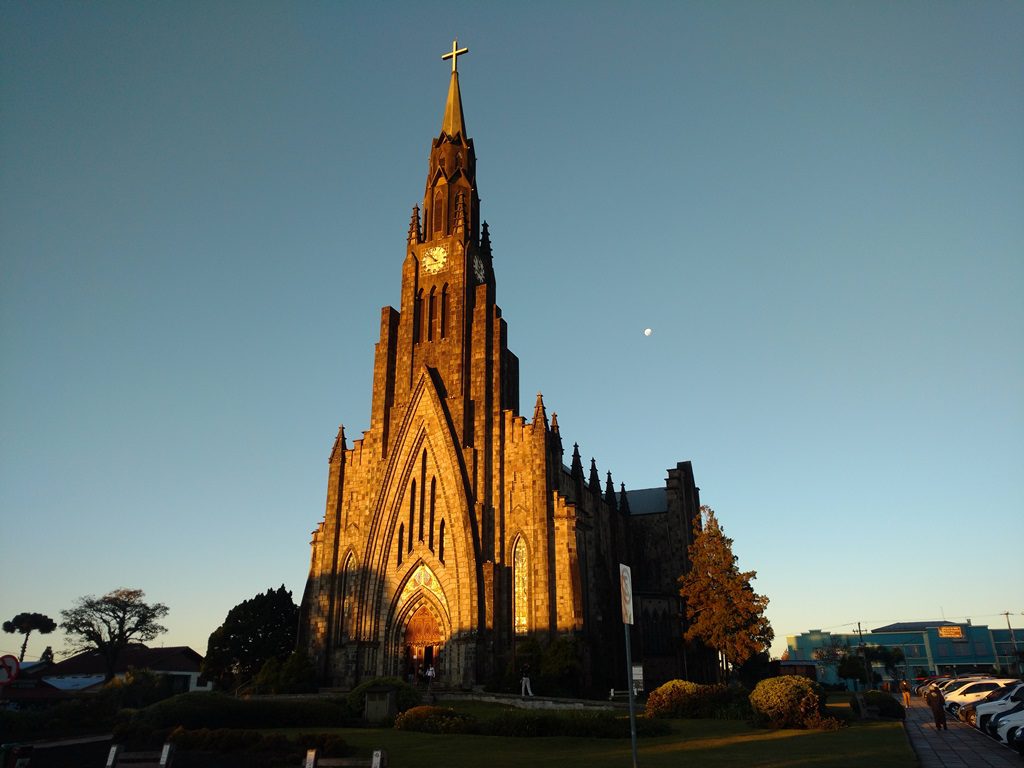 Canela além da Catedral de Pedra.